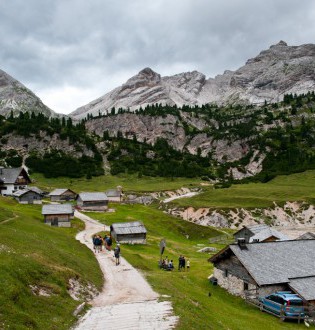 hiking tours in the dolomites