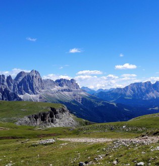 hiking tours in the dolomites