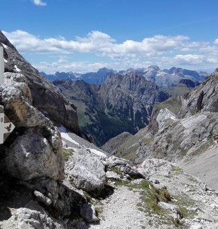 hiking tours in the dolomites