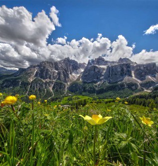 hiking tours in the dolomites